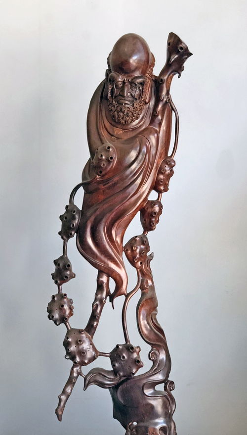 莆田工藝美術(shù)師陳喜偉花卉木雕與根雕作品賞析