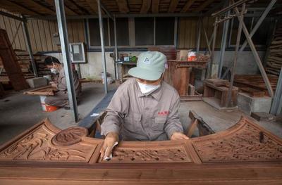 從下崗職工到宜昌非遺木雕傳承人 以花為媒，雕琢人生新篇章