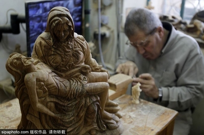 巴勒斯坦木匠巧手如云，木雕藝術栩栩如生